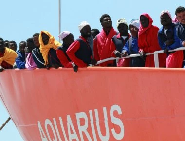 Ισπανία: Ενδεχόμενο απέλασης των 629 παράνομων μεταναστών του Aquarius εξετάζει η κυβέρνηση